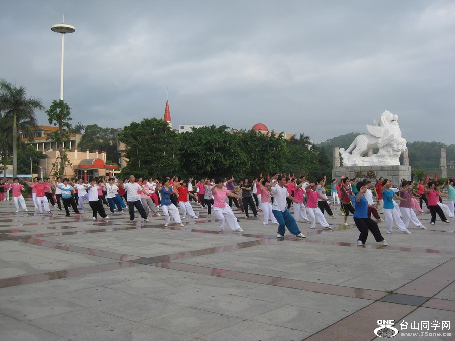 2011.5.22文化广场晨练 012.jpg
