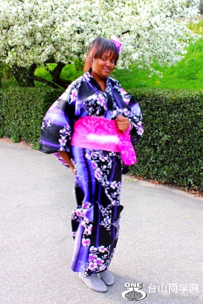 cherry-blossom-sakura-brooklyn-botanic-garden-kimono-04_conew1.jpg