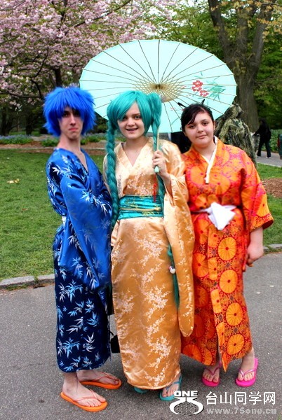 cherry-blossom-sakura-brooklyn-botanic-garden-kimono-08_conew1.jpg