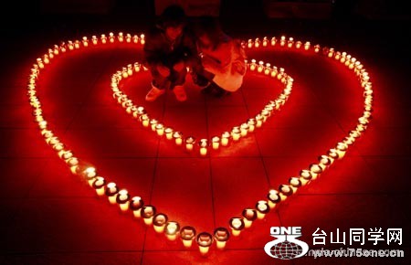 lovers-in-heart-shaped-candles-japan[1].jpg