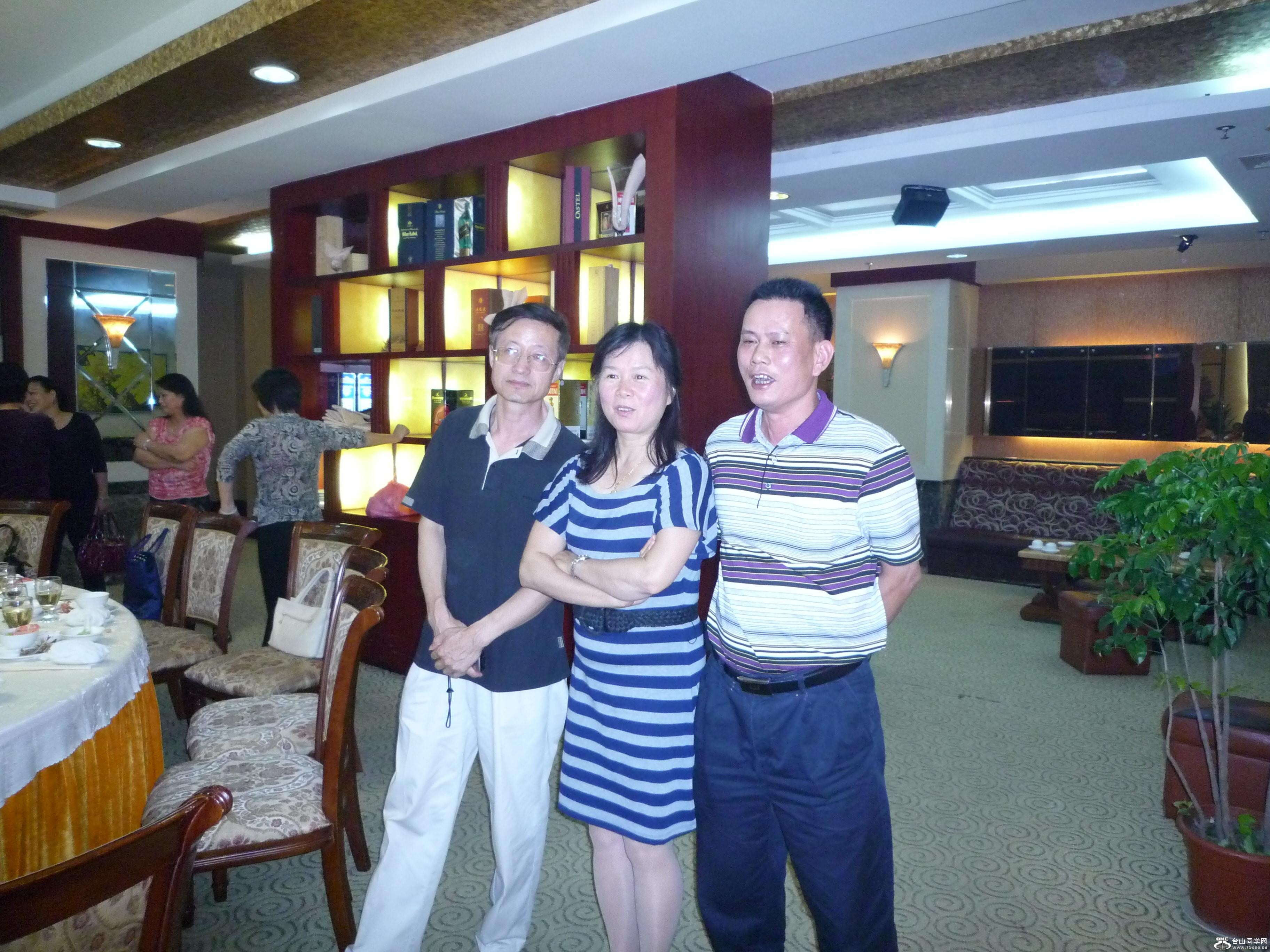 Table_P1020588.jpg