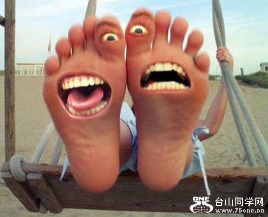 a.aaa-Funny-feet.jpg