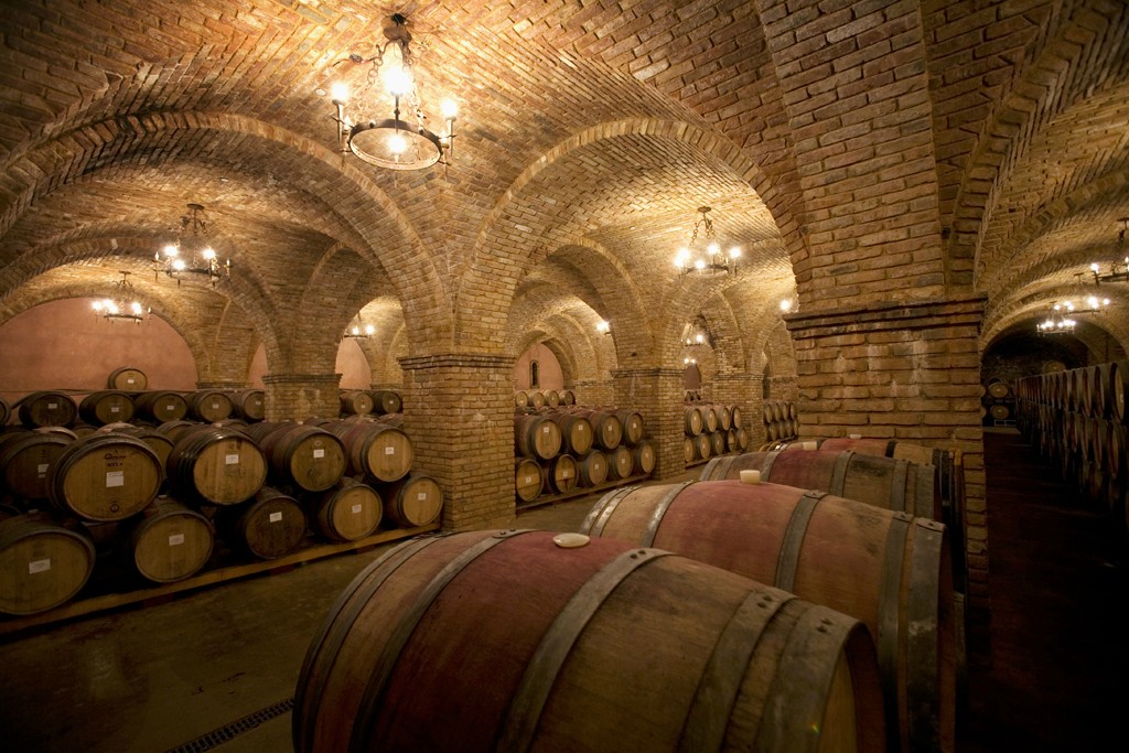 castello-di-amorosa-wine-cellars.gif