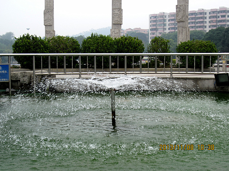 文化广场喷鱼池