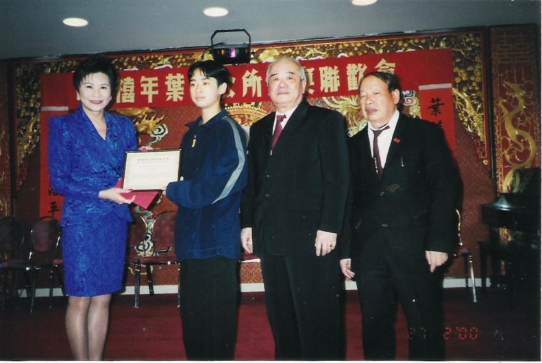 1256672257-53.jpg