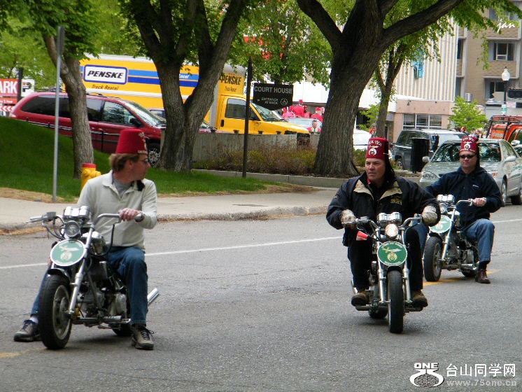 2009_0606desk0114.JPG