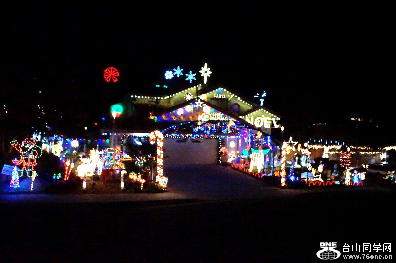 2015_12_25XmasLight_1021.jpg