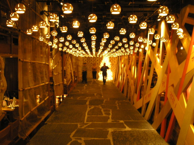 800px-Starhill_Gallery_Kuala_Lumpur_Dec__2006_009.jpg