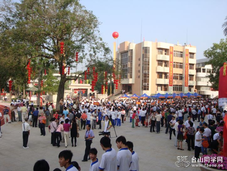 1255857611-0.jpg