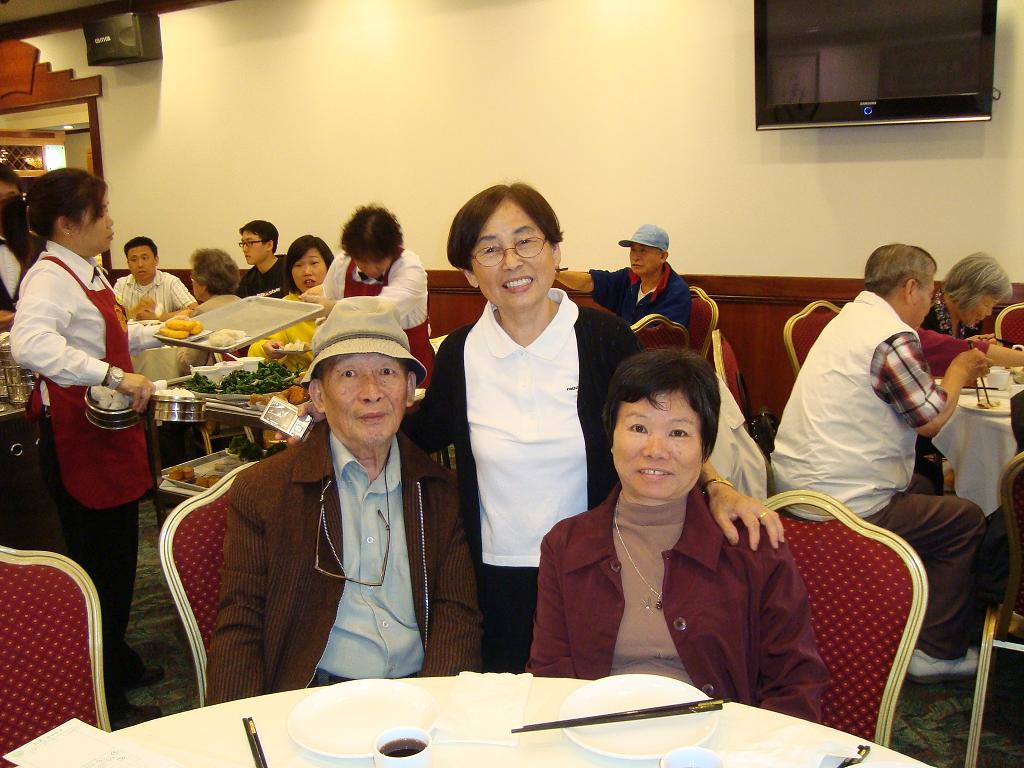 美西台师校友两亲节聚会 001a.JPG