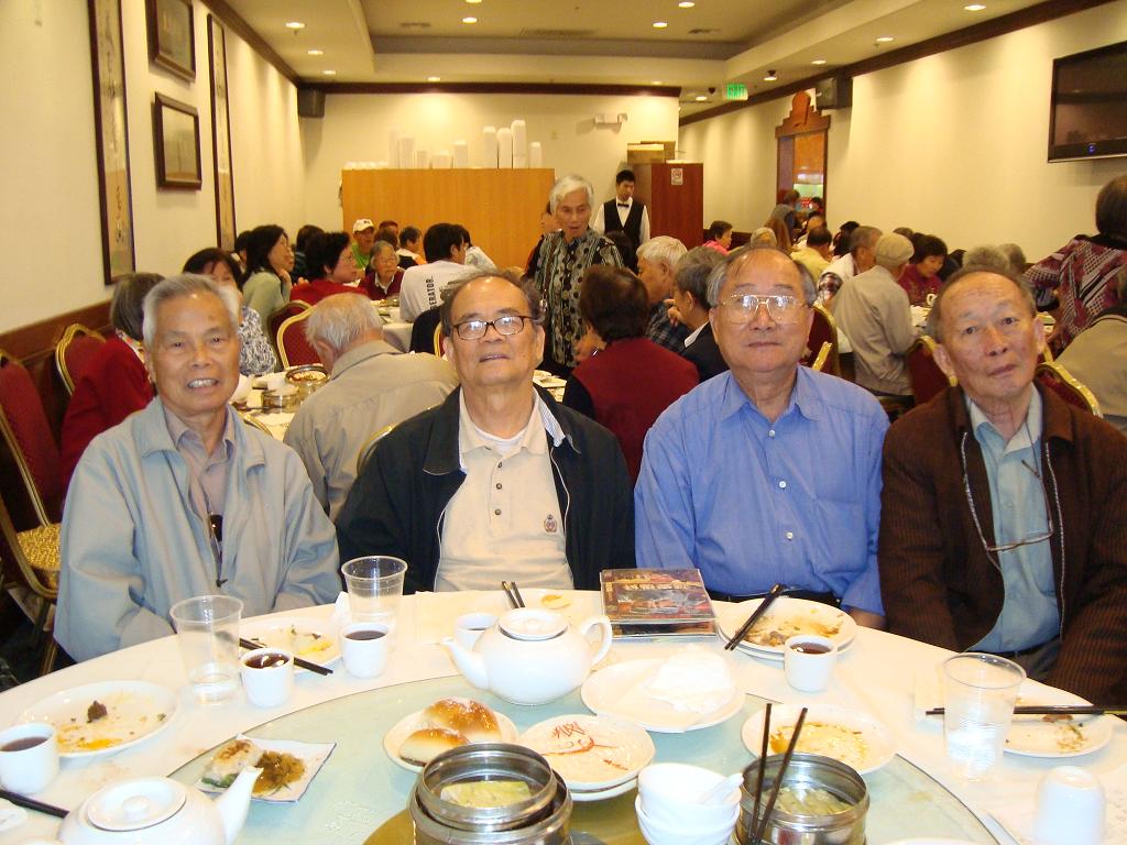 美西台师校友两亲节聚会 032a.JPG
