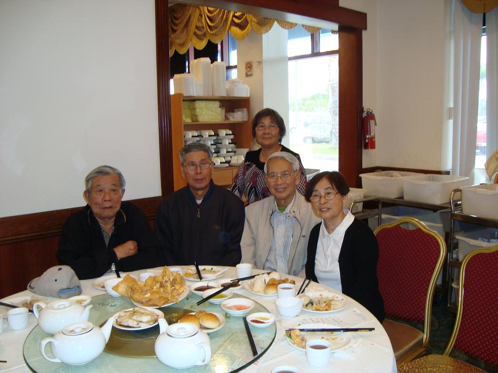 美西台师校友两亲节聚会 040a.JPG